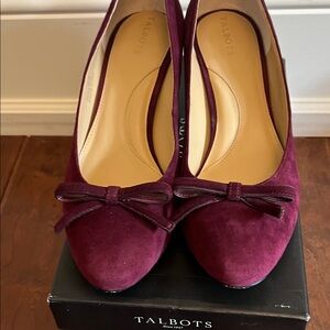 Talbots Maroon/Burgundy Suede Pumps with Bow and Gold Heel Detail Size 10
